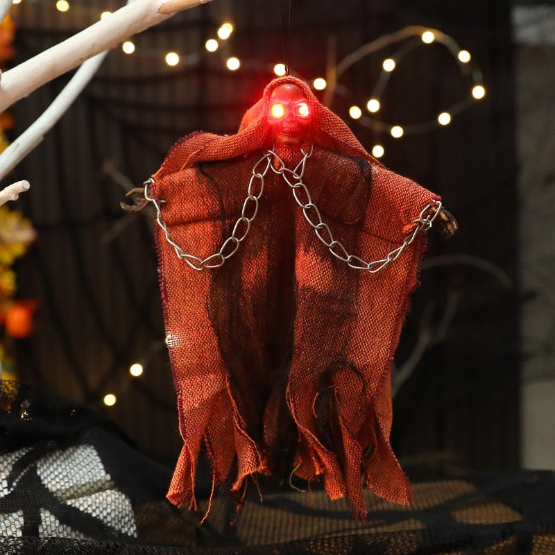 Halloween Hängande Spöke med Järnkedja och Lysande Dödskalle – Dekorativa Prydnader