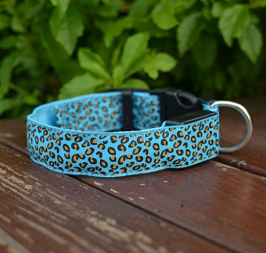 LED Hundhalsband – Justerbart & Säkert med Leopardmönster