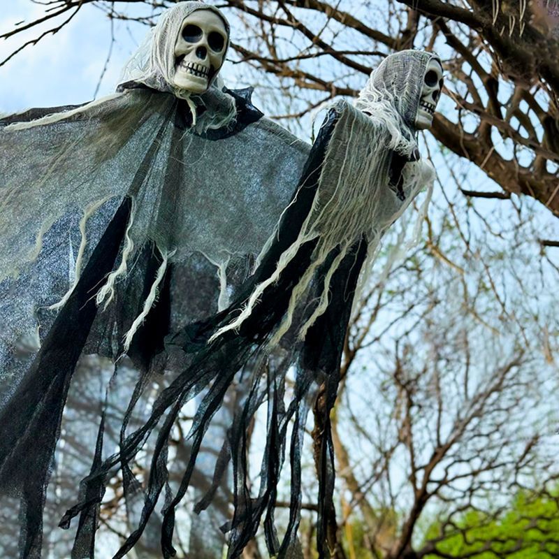 Halloween Dekorationer – Skräckinjagande Hängande Spöke med Dödskalle & Skelettrekvisita
